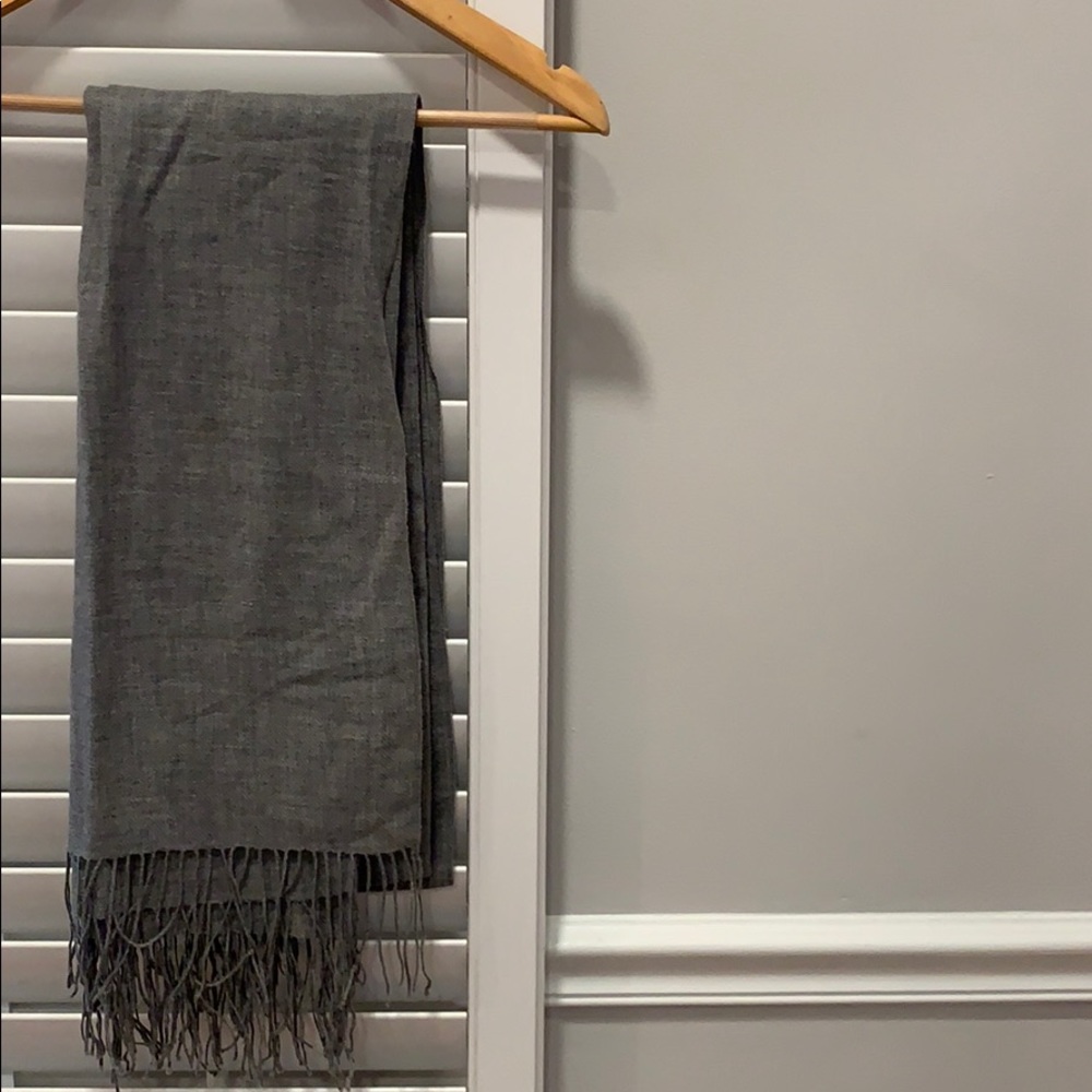 Grey scarf/shawl
